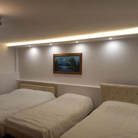 טיראנה Flowers Guesthouse מראה חיצוני תמונה