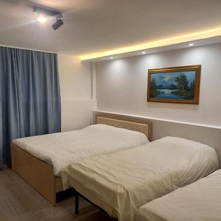 טיראנה Flowers Guesthouse מראה חיצוני תמונה