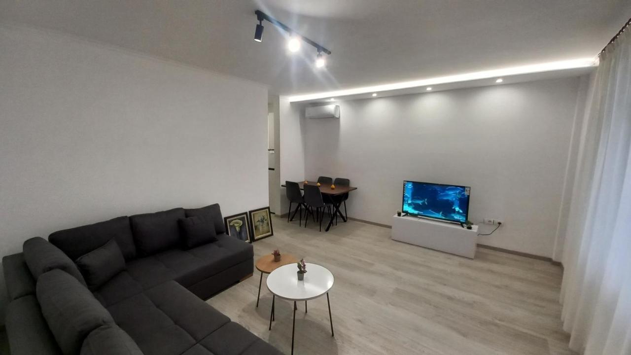 טיראנה Flowers Guesthouse מראה חיצוני תמונה