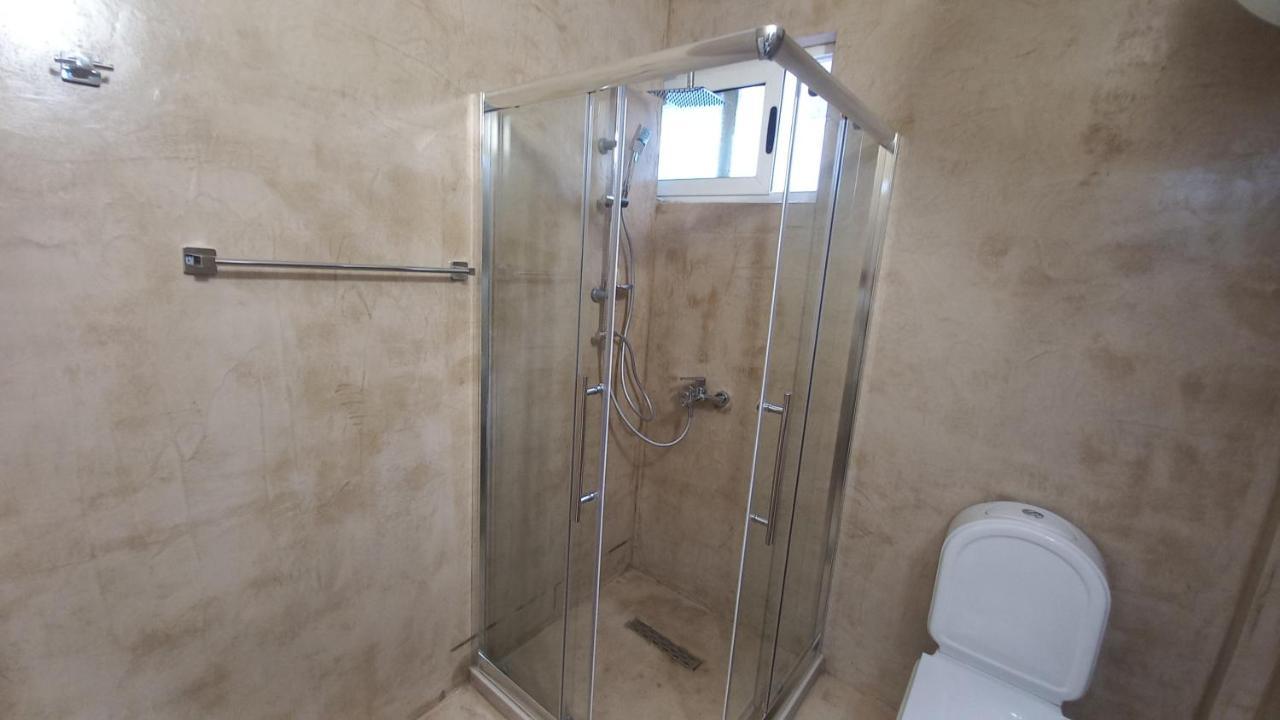 טיראנה Flowers Guesthouse מראה חיצוני תמונה