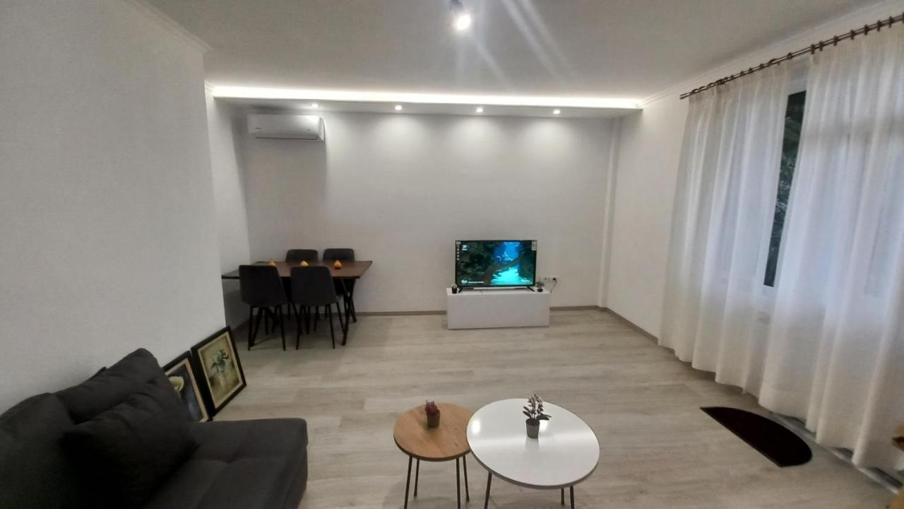 טיראנה Flowers Guesthouse מראה חיצוני תמונה