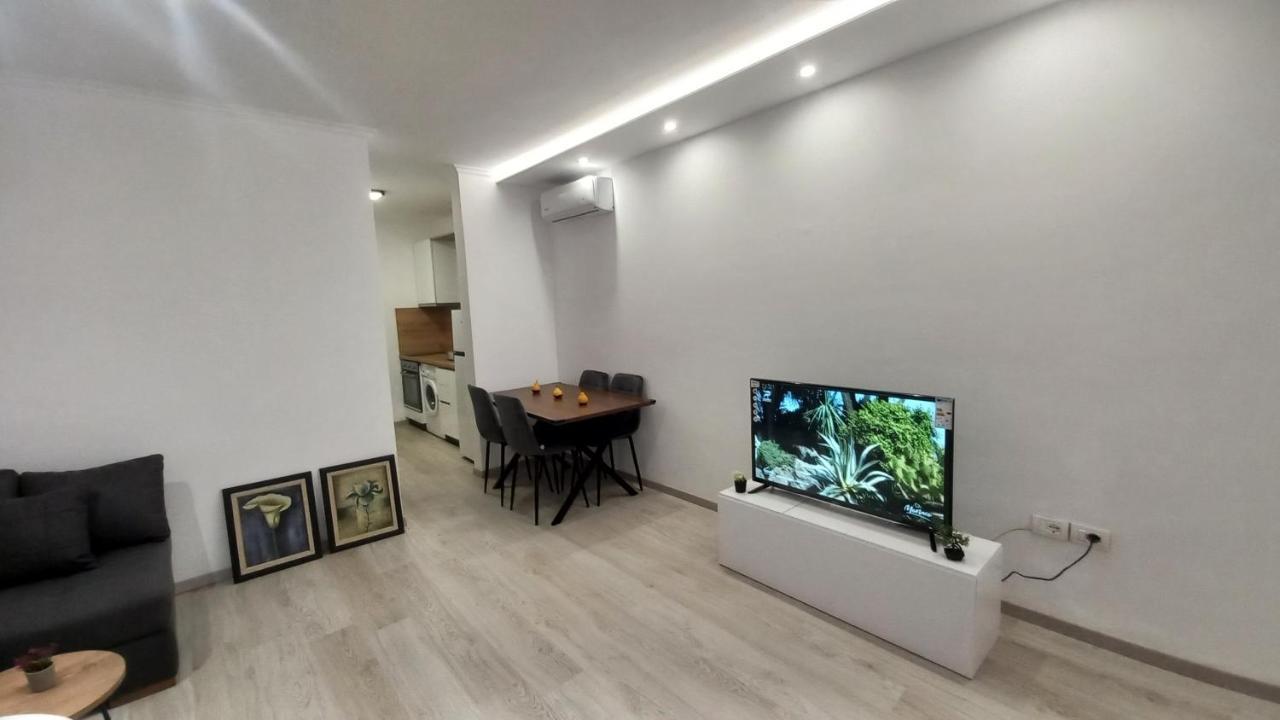 טיראנה Flowers Guesthouse מראה חיצוני תמונה