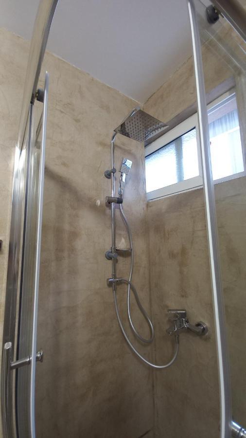 טיראנה Flowers Guesthouse מראה חיצוני תמונה