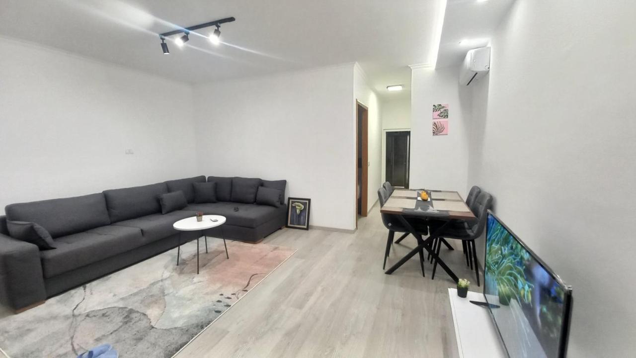 טיראנה Flowers Guesthouse מראה חיצוני תמונה