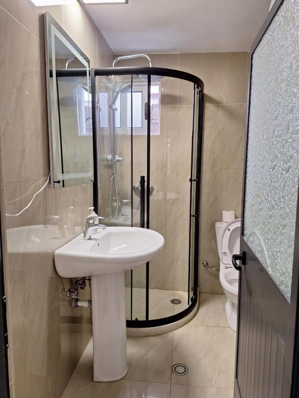 טיראנה Flowers Guesthouse מראה חיצוני תמונה