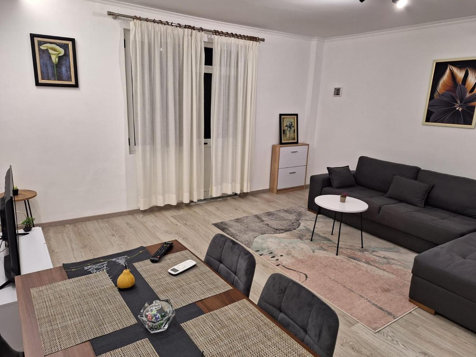 טיראנה Flowers Guesthouse מראה חיצוני תמונה