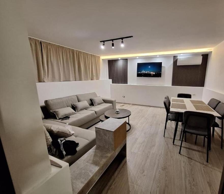 טיראנה Flowers Guesthouse מראה חיצוני תמונה