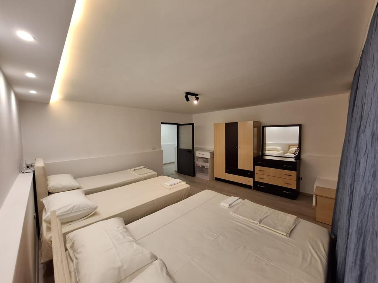 טיראנה Flowers Guesthouse מראה חיצוני תמונה