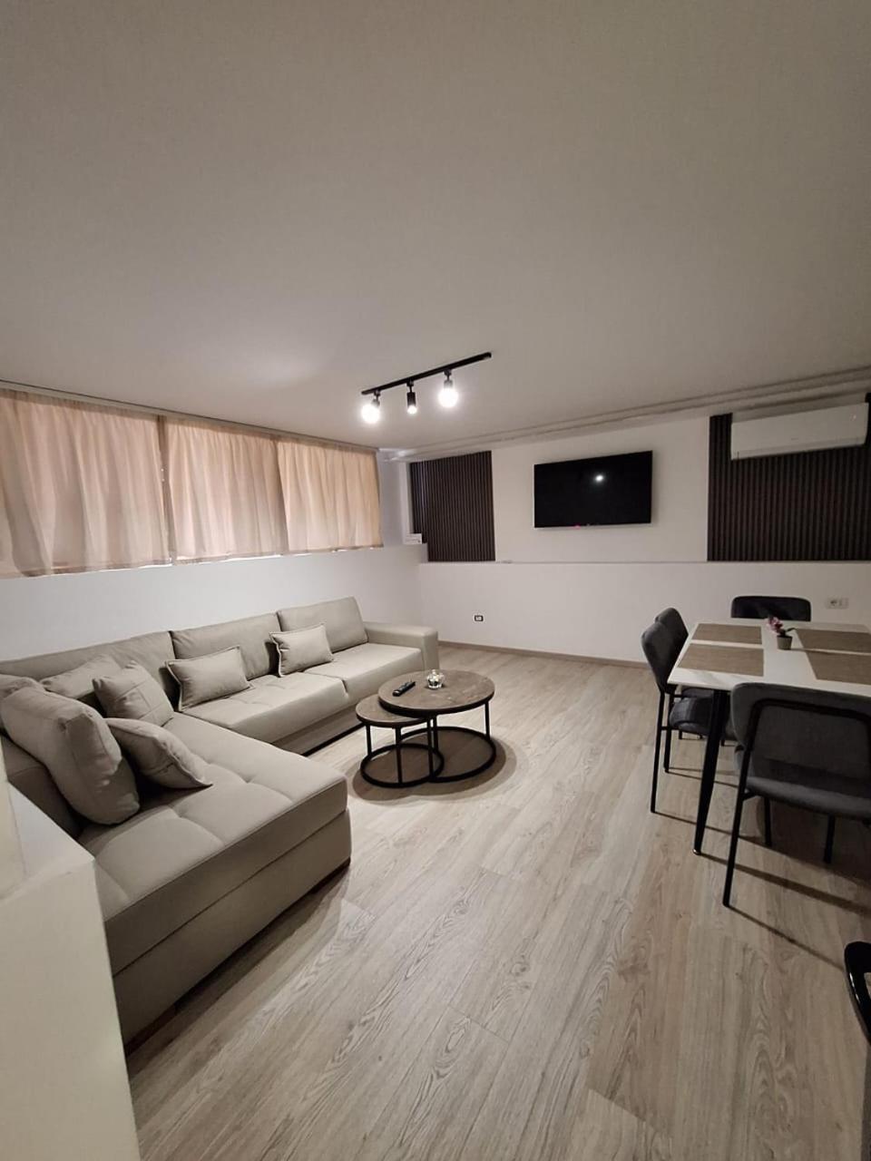טיראנה Flowers Guesthouse מראה חיצוני תמונה