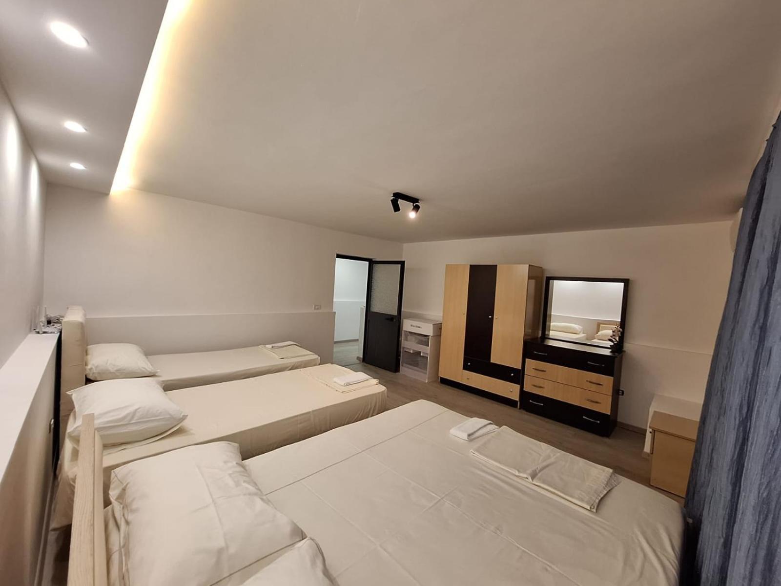 טיראנה Flowers Guesthouse מראה חיצוני תמונה